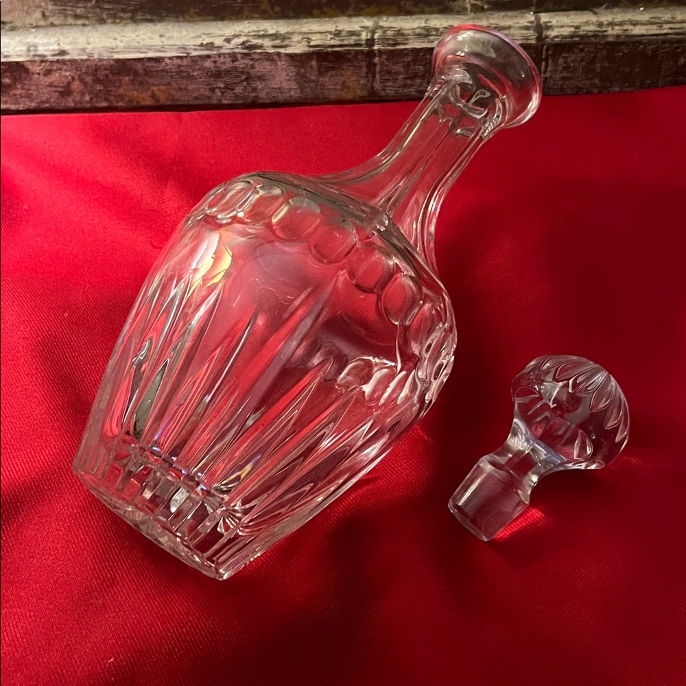 Elegant Crystal Decanter with Stopper,Vintage - Picture 6 of 7